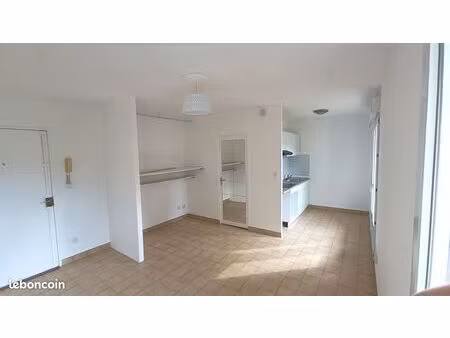 à louer – studio non meublé avec jardin à dammarie-les-lys (proche gare melun direct paris