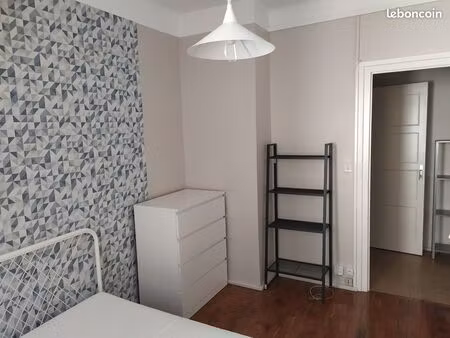 t2 meublé  26m²  métro jean macé (lyon 7°
