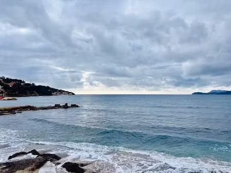 vente terrain 690 m² à carqueiranne (83320)  490 000 €