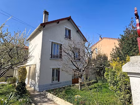 pavillon indépendant avec 3 chambres