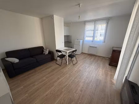 alfortville centre-ville - studio meublé avec balcon et cave