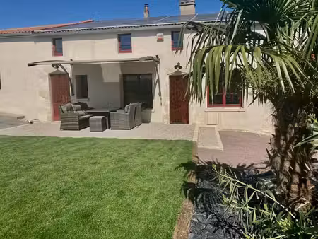 vouille les marais 85450 calme absolu magnifique propriete grand confort avec dependances.