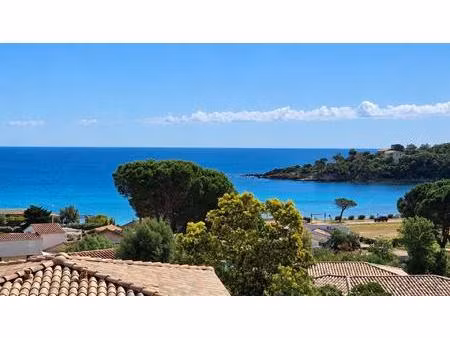 splendide appartement t2 d'environ 49 m2  parking et vue mer.