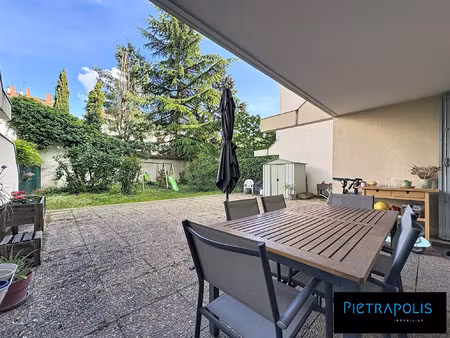 rez de jardin de 160m2 - t3 de 73m2 avec cave et garage