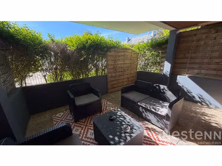 quiberon - appartement rénové de 60 m² avec 1 chambre et garage situé dans le centre-ville