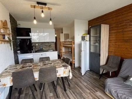studio 1 pièce 28 m²