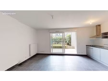 studio 1 pièce 28 m²