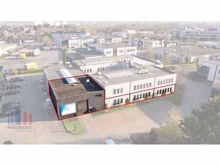 344 m² de bureaux avec 250 m² d’entrepôt  60 m² de mezzan...