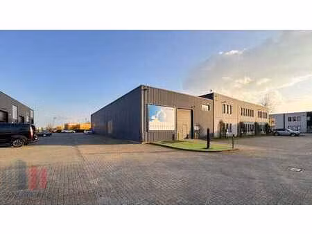 pme-unit avec 455 m² d’entrepôt  60 m² de mezzanine et 26...