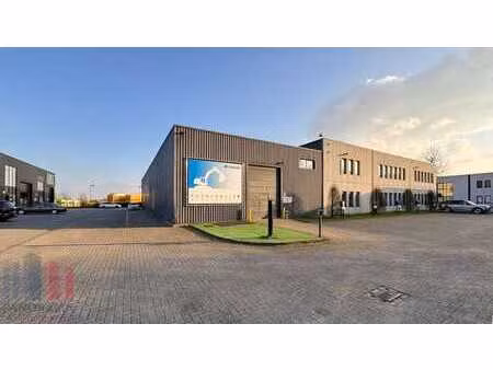 pme – unité avec 250 m² d’entrepôt et 60 m² de bureaux am...