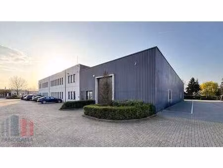 pme – unité avec 250 m² d’entrepôt et 60 m² de bureaux am...