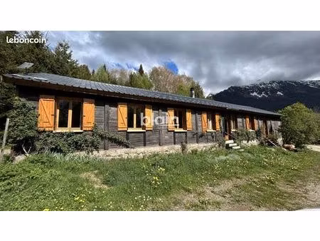 chalet 8 pièces 165 m²