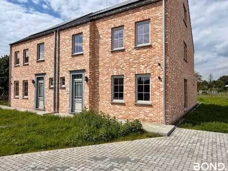 prachtige nieuwbouw woning met vier slaapkamers te tildonk!