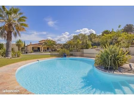 villa 7 pièces 218 m²