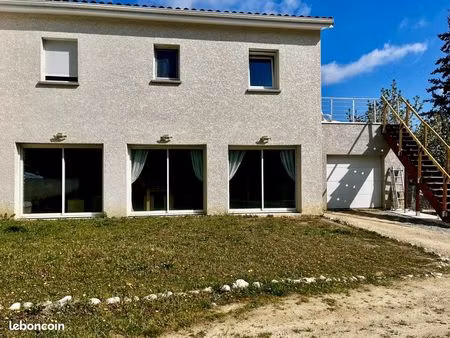 villa 5 pièces 145 m²