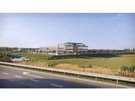 bureau 358 m² avec visibilité sur e25
