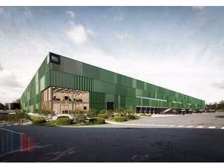 bâtiment logistique durable haut de gamme avec bureaux à ...