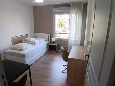 joli studio meublé proche du tram