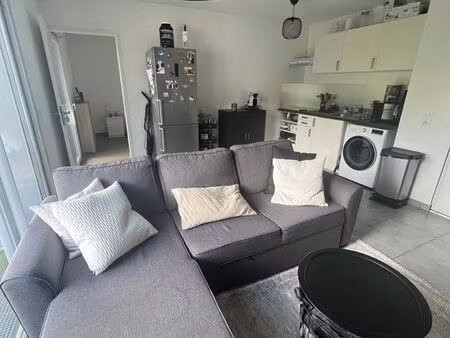 ◊ à louer – t2 de 44 m² avec balcon  piscine & garage