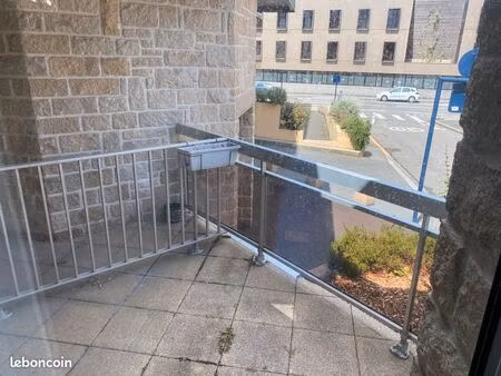 t2 meuble terrasse + parking couvert - centre ville