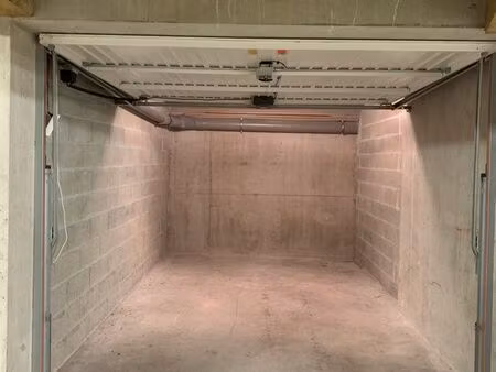 location garage fermé et sécurisé