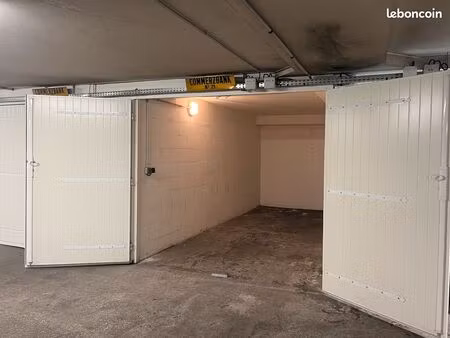 garage/box 12m2 paris  rue de la paix