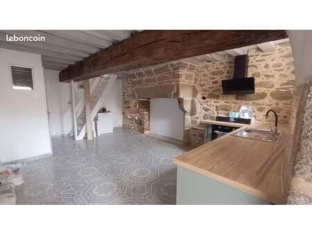 a louer  maison en pierres de 45m²