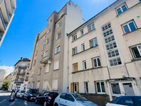 t3 rénové – dernier étage – lumineux & idéalement situé à grenoble