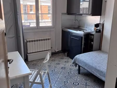 location courte-moyenne durée - chambre de bonne meublée