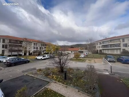 beynost t2   50 m2  terrasse  parking privé