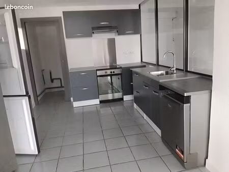 appartement 2 chambres plus grande piece cuisine equipee frigo et lave vaisselle salle de 