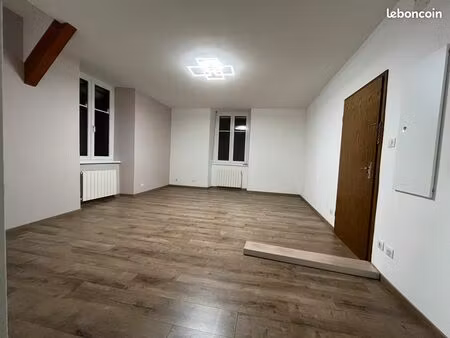 appartement 1 pièce 38 m² avec cuisine séparée