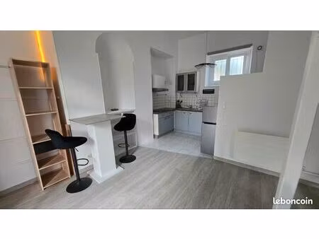 location studio meublé 33m2