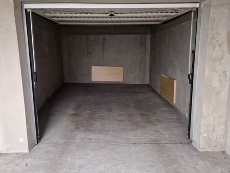 garage à louer. situé au premier sous-sol d’une résidence à souffelweyersheim côté canal. 