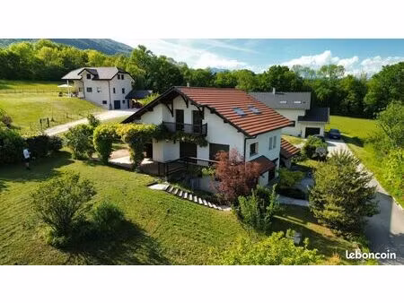 maison de 147m2 sur 1200m2 de terrain  4 chambres et sous-sol complet