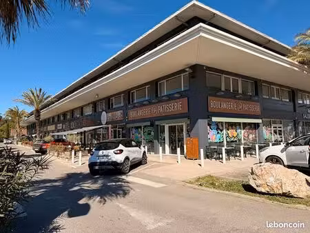local commercial 55 m² eguilles