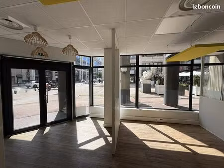 local commercial 80 m² marseille