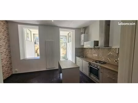 a st just - t2 de 45 m² + terrasse de 12 m² + cave 15 m² - ensoleillé  calme  + possibilit