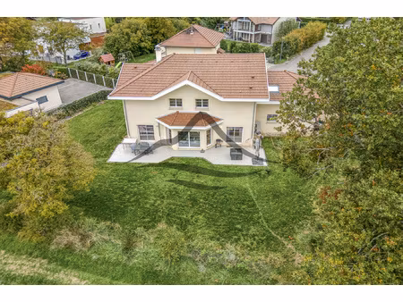 maison familiale haut de gamme avec vue mont-blanc cessy (