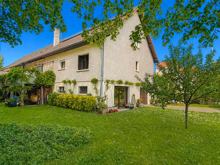 maison 6 chambres 209 m2 avec garage double  terrain arbore.
