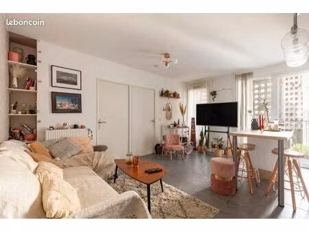 t2 avec terrasse + parking – euromed / joliette – immeuble récent