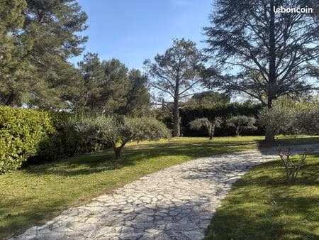 terrain 540 m² charleval