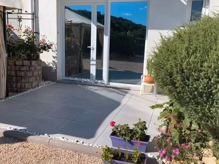 appartement de 60m2 avec cour et parking - rénové a neuf proche vesoul