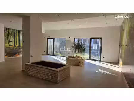 boutique 84 m² francheville