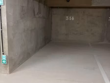 parking sécurisé  rue vaillant couturier  vénissieux