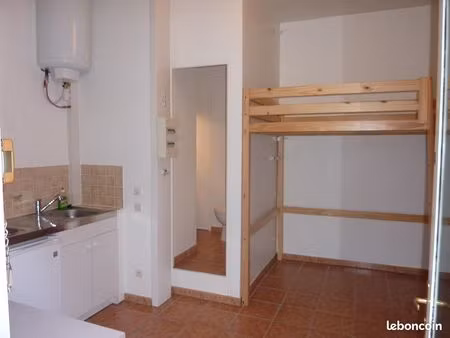 studio lyon dispo de suite proche jean macé et tram