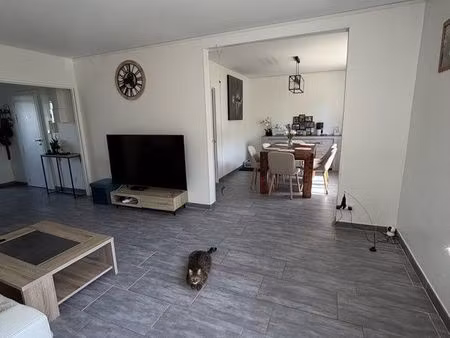 grand t3/t4 avec climatisation et loggia