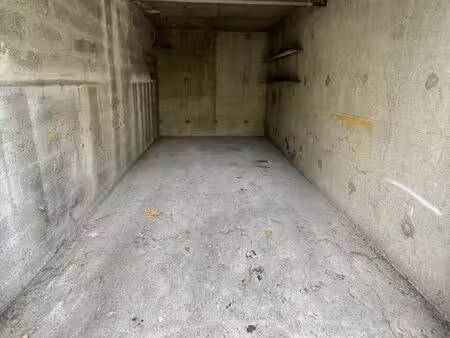 parking/box 12 m² lyon