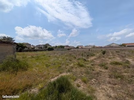 terrain 400 m² lancie