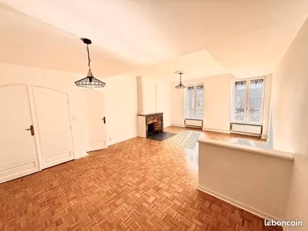 appartement grand t4 -106m2 entièrement rénové -plein centre tarare